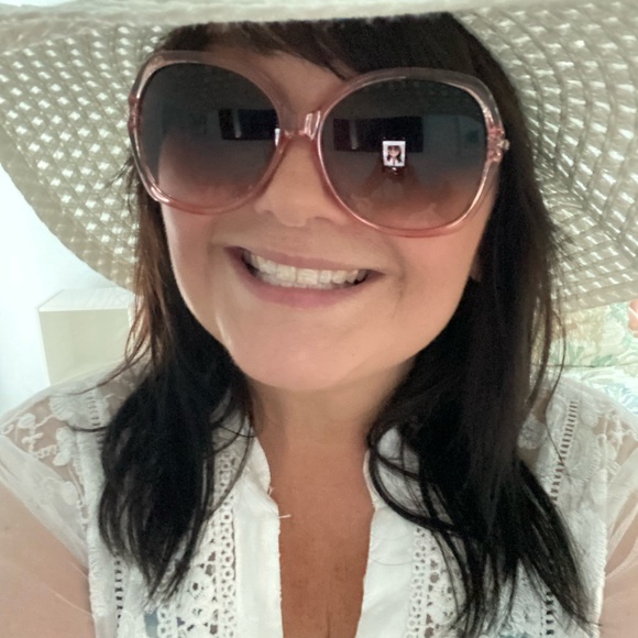 Meet your Posher, Kelly - Picture 4 of 4